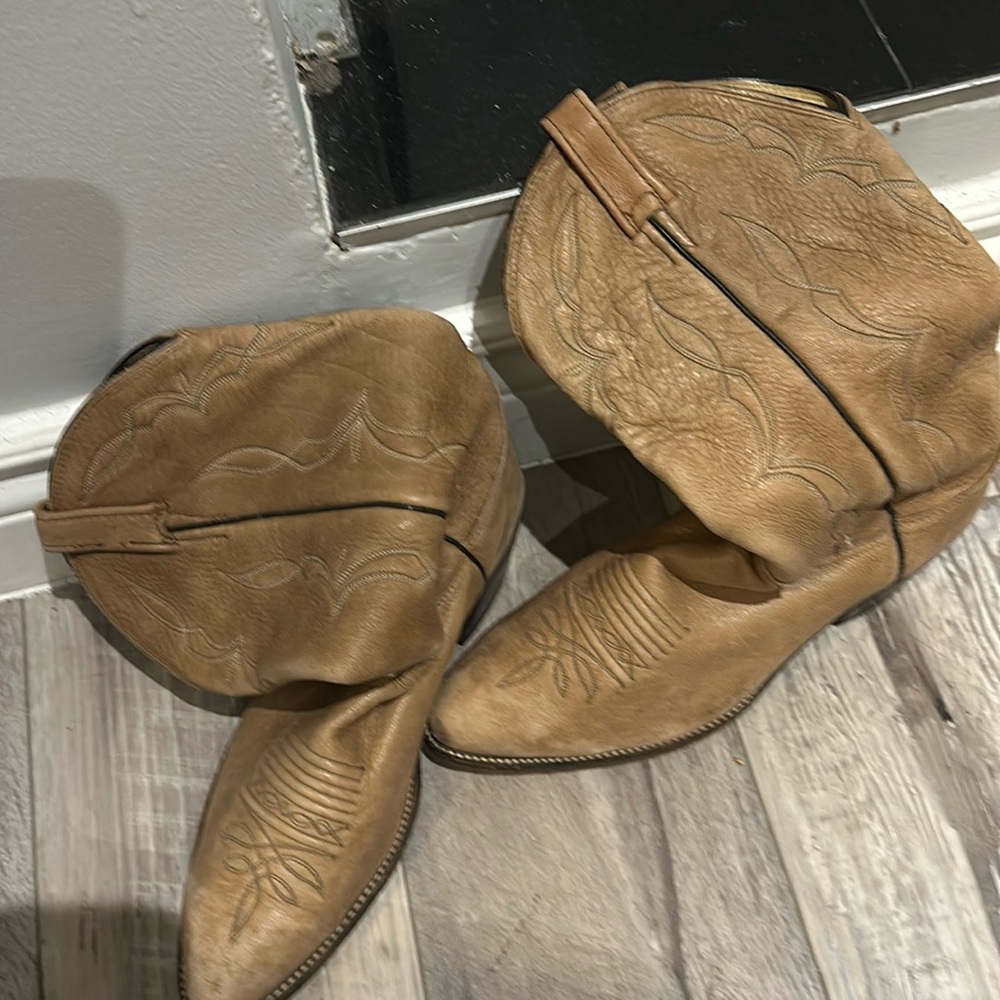 Vintage Dan Post cowboy boots. A rare find.
